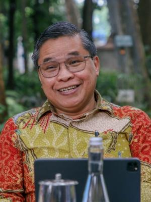 Dr Alue Dohong (Indonesia) headshot