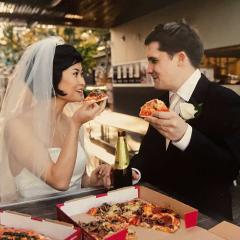 An image of  Lei and Andrew on their wedding day eating at the UQ Pizza Cafe.