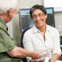An image of UQ rheumatoid arthritis expert Ranjeny Thomas consulting with a patient.