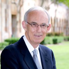 An image of Sir Llew Edwards AC at UQ's St Lucia campus.